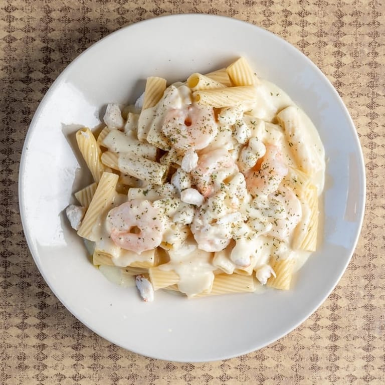 Juicy Cheeseburgers: American Classics Done Right